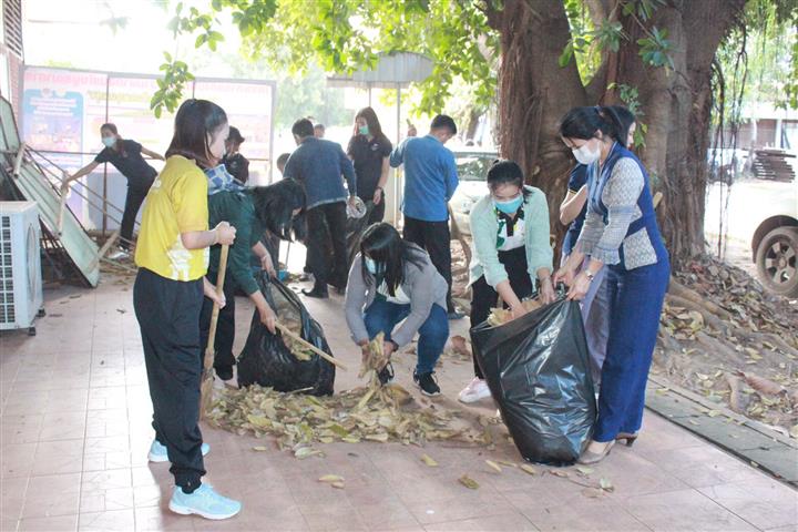 พช.นครพนม ร่วมกิจกรรมทำความสะอาด “หน้าบ้าน น่ามอง”