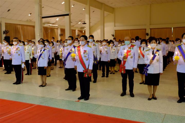 พช.นครพนม ร่วมพิธีจุดเทียนเพื่อสดุดีพระเกียรติคุณและน้อมรำลึกในพระมหากรุณาธิคุณ เนื่องในวันคล้ายวันพระราชสมภพ พระบาทสมเด็จพระบรมชนกาธิเบศร มหาภูมิพลอดุลยเดชมหาราช บรมนาถบพิตรวันชาติ วันชาติและวันพ่อแห่งชาติ ประจำปี 2563