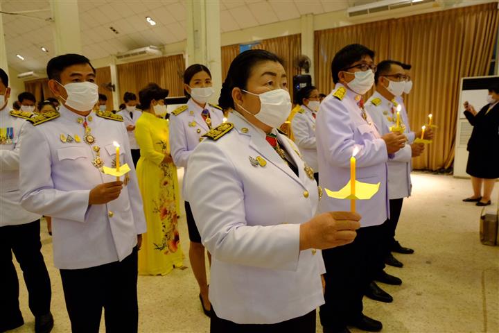 พช.นครพนม ร่วมพิธีจุดเทียนเพื่อสดุดีพระเกียรติคุณและน้อมรำลึกในพระมหากรุณาธิคุณ เนื่องในวันคล้ายวันพระราชสมภพ พระบาทสมเด็จพระบรมชนกาธิเบศร มหาภูมิพลอดุลยเดชมหาราช บรมนาถบพิตรวันชาติ วันชาติและวันพ่อแห่งชาติ ประจำปี 2563