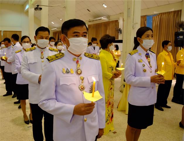 พช.นครพนม ร่วมพิธีจุดเทียนเพื่อสดุดีพระเกียรติคุณและน้อมรำลึกในพระมหากรุณาธิคุณ เนื่องในวันคล้ายวันพระราชสมภพ พระบาทสมเด็จพระบรมชนกาธิเบศร มหาภูมิพลอดุลยเดชมหาราช บรมนาถบพิตรวันชาติ วันชาติและวันพ่อแห่งชาติ ประจำปี 2563