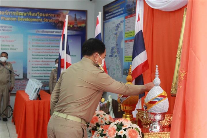 พช.นครพนม จัดพิธีถวายพระพรชัยมงคล สมเด็จพระเจ้าลูกเธอ เจ้าฟ้าสิริวัณณวรี นารีรัตนราชกัญญา เนื่องในโอกาสวันคล้ายวันประสูติ 8 มกราคม 2564 และพิธีมอบลายผ้า “ผ้ามัดหมี่ลายขอเจ้าฟ้าสิริวัณณวรีฯ” เพื่อสืบสาน อนุรักษ์ศิลป์ผ้าถิ่นไทย