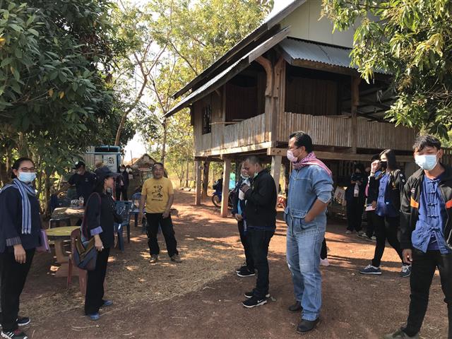 พช.นครพนม จัดทีมลงพื้นที่ติดตามการเคลื่อนกิจกรรมที่ 2 พัฒนาพื้นที่ครัวเรือนต้นแบบการพัฒนาคุณภาพชีวิตระดับครัวเรือน (HLM) พื้นที่อำเภอเมืองนครพนมและอำเภอปลาปาก จังหวัดนครพนม