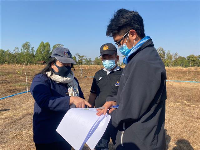 สำนักงานพัฒนาชุมชนจังหวัดนครพนม ลงพื้นติดตาม สนับสนุนการออกแบบผังโครงการพัฒนาพื้นที่ต้นแบบการพัฒนาคุณภาพชีวิตตามหลักทฤษฎีใหม่ ประยุกต์สู่ “โคก หนอง นา โมเดล” ตำบลมหาชัย