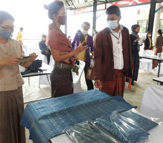 ?พช.นครพนม ร่วมประชุมการขับเคลื่อนกิจกรรม “ผ้าไทยใส่ให้สนุก” ตามพระดำริ สมเด็จพระเจ้าลูกเธอเจ้าฟ้าสิริวัณณวรี นารีรัตนราชกัญญา : กิจกรรมการส่งเสริมศูนย์กลางการซื้อขายเส้นไหมนครชัยบุรินทร์