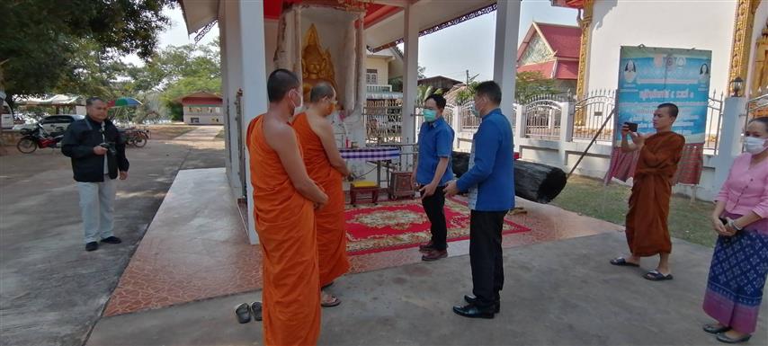 พ่อเมืองนครพนม ลงพื้นที่เยี่ยมให้กำลังใจหมู่บ้าน OTOP เพื่อการท่องเที่ยว (OTOP Village) บ้านหนองสังข์