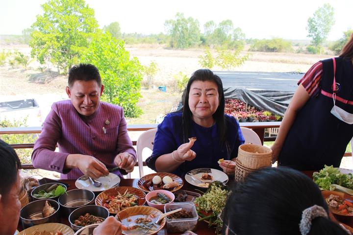 พช.นครพนม ยกทัพ ขับเคลื่อนโครงการ ”เยือนถิ่น กินนอน เล่าขานตำนานงานพัฒนาชุมชน” หมู่บ้านท่องเที่ยว OTOP นวัตวิถี บ้านโพน