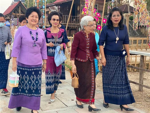นายกเหล่ากาชาดจังหวัดนครพนมเชิญชวนหิ้วตะกร้า นุ่งซิ่น ถือปิ่นโต ปลูกผักสวนครัวสร้างความมั่นคงทางอาหาร