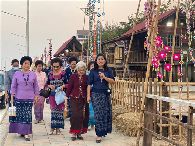 นายกเหล่ากาชาดจังหวัดนครพนมเชิญชวนหิ้วตะกร้า นุ่งซิ่น ถือปิ่นโต ปลูกผักสวนครัวสร้างความมั่นคงทางอาหาร
