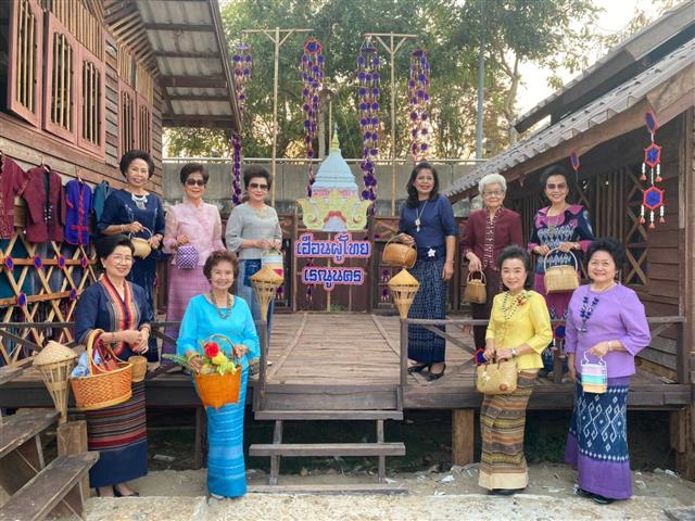 นายกเหล่ากาชาดจังหวัดนครพนมเชิญชวนหิ้วตะกร้า นุ่งซิ่น ถือปิ่นโต ปลูกผักสวนครัวสร้างความมั่นคงทางอาหาร