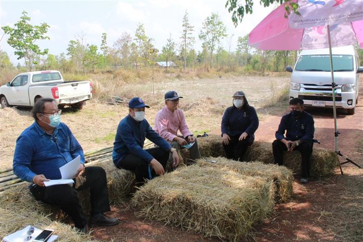 หัวหน้าผู้ตรวจราชการกรมการพัฒนาชุมชน ลงพื้นที่ตรวจติดตามการดำเนินงานผู้นำการเปลี่ยนแปลงพื้นที่ “โคก หนอง นา โมเดล” อำเภอปลาปาก จังหวัดนครพนม