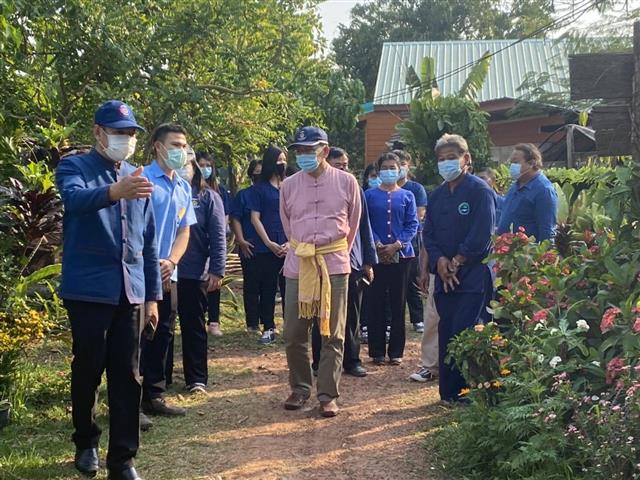 หัวหน้าผู้ตรวจราชการกรมการพัฒนาชุมชน ลงพื้นที่ตรวจติดตามการดำเนินงานผู้นำการเปลี่ยนแปลงพื้นที่ “โคก หนอง นา โมเดล” อำเภอปลาปาก จังหวัดนครพนม