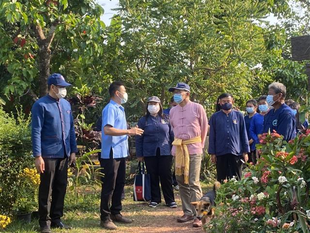 หัวหน้าผู้ตรวจราชการกรมการพัฒนาชุมชน ลงพื้นที่ตรวจติดตามการดำเนินงานผู้นำการเปลี่ยนแปลงพื้นที่ “โคก หนอง นา โมเดล” อำเภอปลาปาก จังหวัดนครพนม