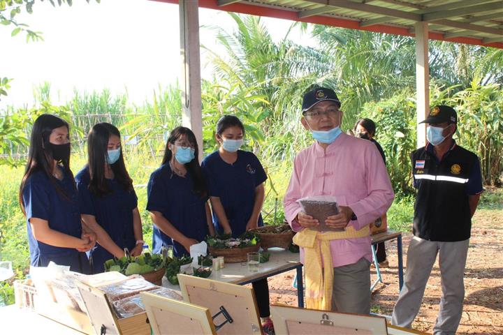 หัวหน้าผู้ตรวจราชการกรมการพัฒนาชุมชน ลงพื้นที่ตรวจติดตามการดำเนินงานผู้นำการเปลี่ยนแปลงพื้นที่ “โคก หนอง นา โมเดล” อำเภอปลาปาก จังหวัดนครพนม