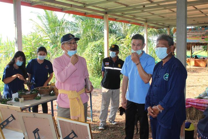 หัวหน้าผู้ตรวจราชการกรมการพัฒนาชุมชน ลงพื้นที่ตรวจติดตามการดำเนินงานผู้นำการเปลี่ยนแปลงพื้นที่ “โคก หนอง นา โมเดล” อำเภอปลาปาก จังหวัดนครพนม