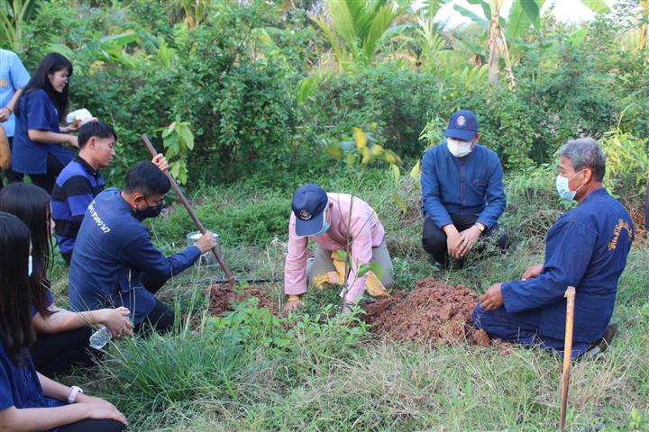 หัวหน้าผู้ตรวจราชการกรมการพัฒนาชุมชน ลงพื้นที่ตรวจติดตามการดำเนินงานผู้นำการเปลี่ยนแปลงพื้นที่ “โคก หนอง นา โมเดล” อำเภอปลาปาก จังหวัดนครพนม