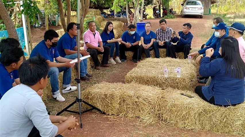 หัวหน้าผู้ตรวจราชการกรมการพัฒนาชุมชน ลงพื้นที่ตรวจติดตามการดำเนินงานผู้นำการเปลี่ยนแปลงพื้นที่ “โคก หนอง นา โมเดล” อำเภอปลาปาก จังหวัดนครพนม