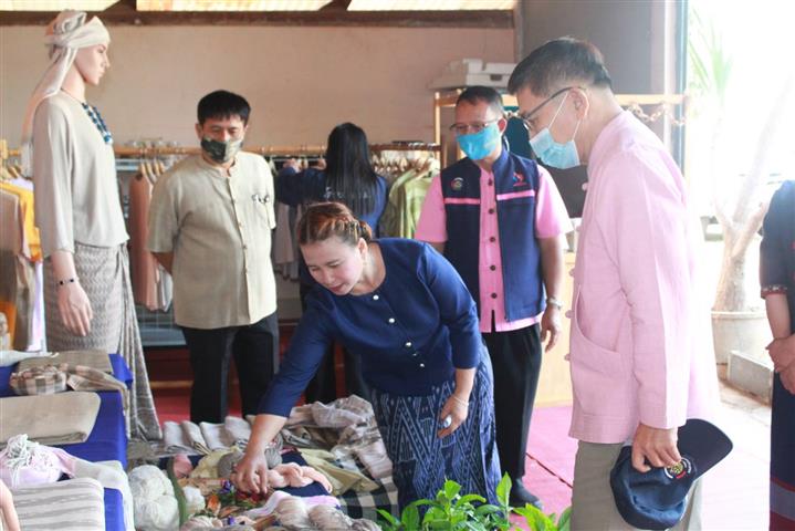 หัวหน้าผู้ตรวจราชการกรมการพัฒนาชุมชน ลงพื้นที่ตรวจราชการ ติดตามผลการดำเนินงานขับเคลื่อนงานที่สำคัญ ตามนโยบายของรัฐบาล กระทรวงมหาดไทย และกรมการพัฒนาชุมชน ในพื้นที่อำเภอวังยาง จังหวัดนครพนม