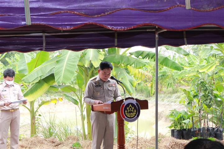 มท.3 นำทีมคณะผู้บริหารกระทรวงมหาดไทย ลงพื้นที่ตรวจเยี่ยมโครงการ”โคก หนอง นา โมเดล” บ้านดงยอ ตำบลบ้านกลาง อำเภอเมืองนครพนม จังหวัดนครพนม