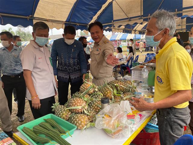 พช.นครพนม ร่วมออกบริการหน่วยเคลื่อนที่ “บำบัดทุกข์ บำรุงสุข สร้างรอยยิ้มให้ประชาชน” อำเภอท่าอุเทน