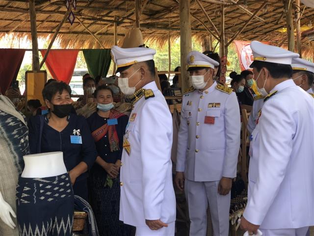 พลเอก ดาว์พงษ์ รัตนสุวรรณ องคมนตรี ผู้แทนพระองค์ ร่วมเปิดนิทรรศการเฉลิมพระเกียรติฯ ”โรงเรียนในพระราชูปถัมภ์ฯ รวมใจ เทิดไท้องค์ราชัน” และการแสดงผลงานของนักเรียนกลุ่มโรงเรียนในพระราชูปถัมภ์ฯ ประจำปีการศึกษา 2563