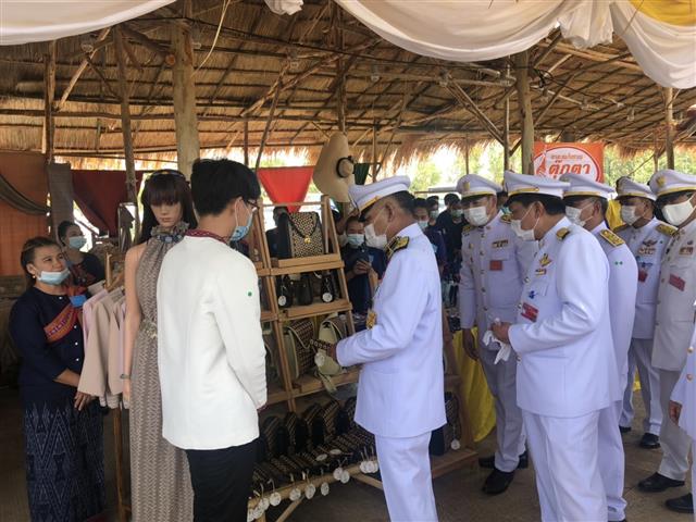 พลเอก ดาว์พงษ์ รัตนสุวรรณ องคมนตรี ผู้แทนพระองค์ ร่วมเปิดนิทรรศการเฉลิมพระเกียรติฯ ”โรงเรียนในพระราชูปถัมภ์ฯ รวมใจ เทิดไท้องค์ราชัน” และการแสดงผลงานของนักเรียนกลุ่มโรงเรียนในพระราชูปถัมภ์ฯ ประจำปีการศึกษา 2563
