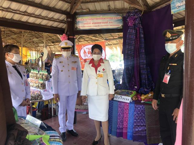 พลเอก ดาว์พงษ์ รัตนสุวรรณ องคมนตรี ผู้แทนพระองค์ ร่วมเปิดนิทรรศการเฉลิมพระเกียรติฯ ”โรงเรียนในพระราชูปถัมภ์ฯ รวมใจ เทิดไท้องค์ราชัน” และการแสดงผลงานของนักเรียนกลุ่มโรงเรียนในพระราชูปถัมภ์ฯ ประจำปีการศึกษา 2563