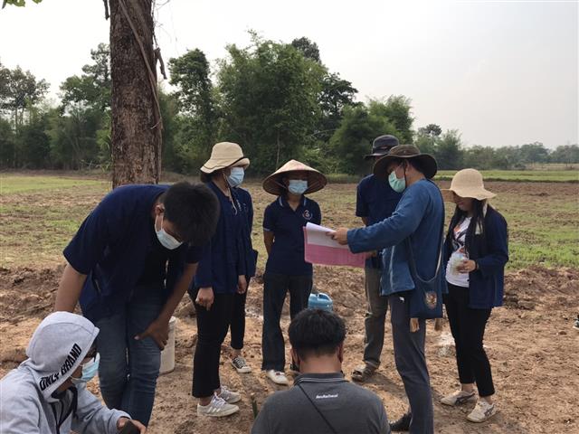 พช.นครพนม เดินหน้าขุดปรับพื้นที่แปลงศูนย์เรียนรู้ทฤษฎีใหม่ รูปแบบ ”โคก หนอง นา พช.”