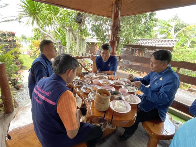พช.นครพนม ยกทัพขับเคลื่อนโครงการ ”เยือนถิ่น กินนอน เล่าขานตำนานพัฒนาชุมชน” พื้นที่อำเภอนาหว้า