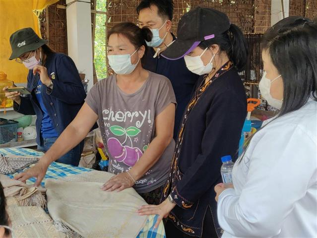 พช.นครพนม ขับเคลื่อนกิจกรรมการนำลายผ้าพระราชทาน “ผ้ามัดหมี่ลายขอเจ้าฟ้าสิริวัณณวรีฯ” “ผ้าไทยใส่ให้สนุก” ตามพระดำริสมเด็จพระเจ้าลูกเธอ เจ้าฟ้าสิริวัณณวรี นารีรัตนราชกัญญา ไปเป็นต้นแบบในการทอผ้า/ผลิตผ้า เพื่อสร้างงาน สร้างอาชีพ สร้างรายได้สู่ชุมชน