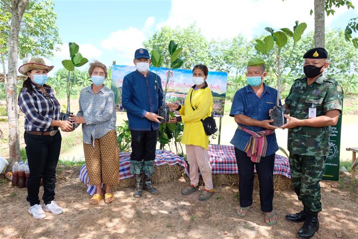 พช.นครพนม “ถือจอบเสียม เอามื้อสามัคคี พลิกฟื้นแผ่นดิน กินข้าวโฮมกัน”
