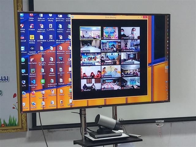 พช.นครพนม ร่วมประชุมติดตามการขับเคลื่อนการดำเนินงานศูนย์กลางการซื้อขายเส้นไหมนครชัยบุรินทร์ ผ่านระบบประชุมทางไกล (Zoom Meetings)