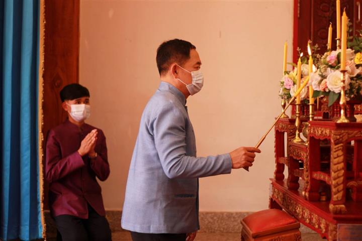 พช.นครพนม : จัดพิธีตัดผ้าไหมเฉลิมพระเกียรติ สมเด็จพระนางเจ้าสิริกิติ์ พระบรมราชินีนาถพระบรมราชชนนีพันปีหลวง เนื่องในโอกาสมหามงคลที่ทรงเจริญพระชนมพรรษา ครบ 90 พรรษา ในปี พศ.2565