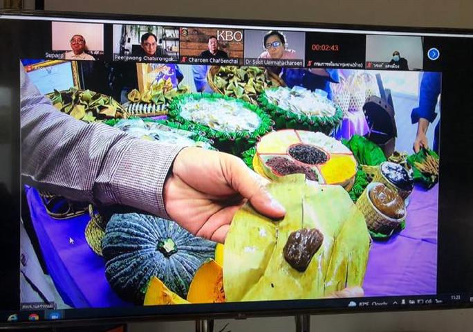 พช.นครพนม จับมือกับคณะกรรมการเครือข่ายองค์ความรู้ KBO จังหวัดนครพนม บูรณาการสร้างสรรค์ผลงาน “กาละแมข้าวฮางงอกไรซ์เบอร์รี่” เข้าร่วมประกวดผลงานเครือข่ายองค์ความรู้ (Knowledge – Based OTOP : KBO) จังหวัดดีเด่น ประจำปี 2564