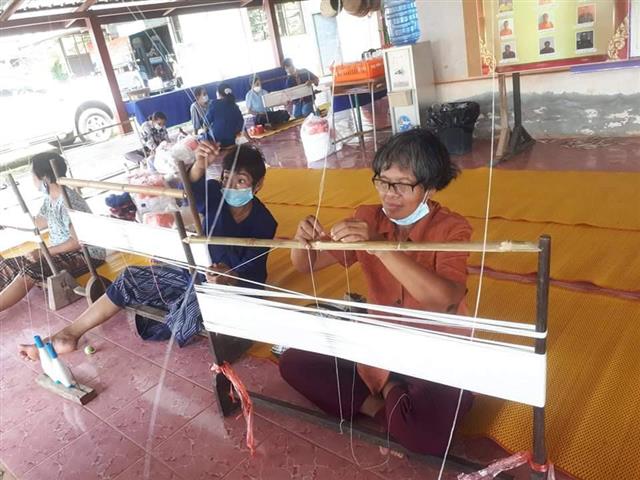 พช.นครพนม ยกระดับผ้าทอนครพนม “สืบสานภูมิปัญญา พัฒนาผ้าไทย” เพื่อสร้างงาน สร้างอาชีพ สร้างรายได้สู่ชุมชน