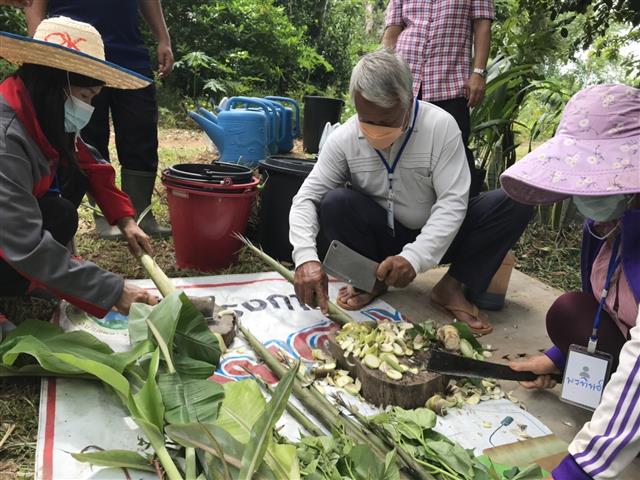 พช.นครพนม “เดินหน้าเตรียมความพร้อม” ครัวเรือนเป้าหมายตามโครงการพัฒนาพื้นที่ต้นแบบการพัฒนาคุณภาพชีวิตตามหลักทฤษฎีใหม่ ประยุกต์สู่ “โคก หนอง นา โมเดล”
