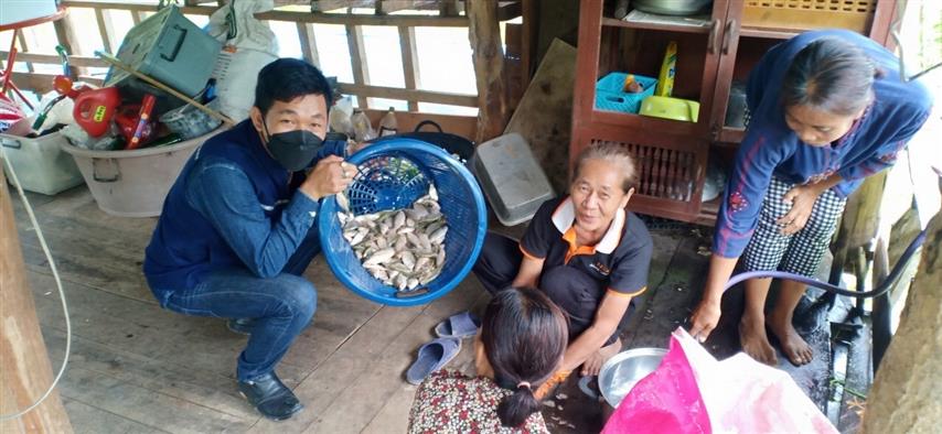รองอธิบดีกรมการพัฒนาชุมชน ลงพื้นที่ตรวจราชการและให้กำลังใจแก่ครัวเรือนพื้นที่ต้นแบบ “โคก หนอง นา โมเดล” จังหวัดนครพนม