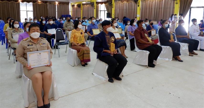 พช.นครพนม จัดกิจกรรมเชิดชูเกียรติ “มหกรรมรวมพลังคนดีแห่งแผ่นดิน” ประจำปี 2564