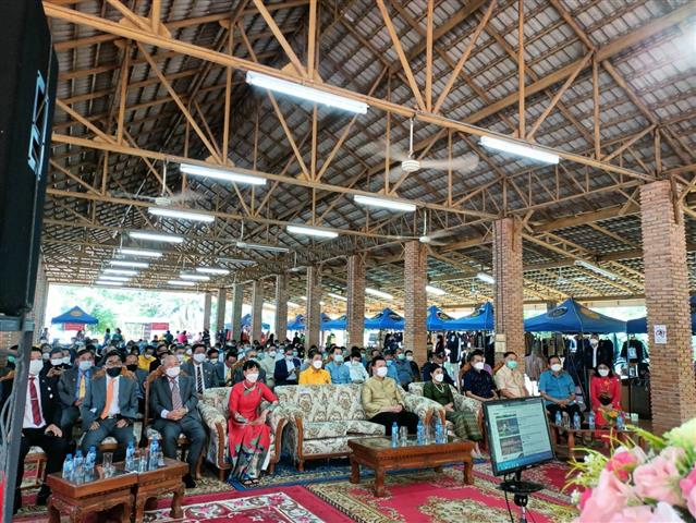 ผู้ว่าฯ นครพนม จับมือกงสุลใหญ่สาธารณรัฐสังคมนิยมเวียดนามประจำจังหวัดขอนแก่น เปิดพิธีปลูกต้นไม้เพื่อรำลึก 45 ปี แห่งการสถาปนาความสัมพันธ์ทางการทูตไทย – เวียดนาม