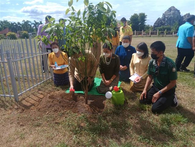 ผู้ว่าฯ นครพนม จับมือกงสุลใหญ่สาธารณรัฐสังคมนิยมเวียดนามประจำจังหวัดขอนแก่น เปิดพิธีปลูกต้นไม้เพื่อรำลึก 45 ปี แห่งการสถาปนาความสัมพันธ์ทางการทูตไทย – เวียดนาม