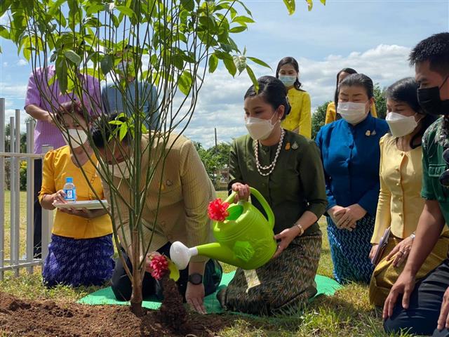 ผู้ว่าฯ นครพนม จับมือกงสุลใหญ่สาธารณรัฐสังคมนิยมเวียดนามประจำจังหวัดขอนแก่น เปิดพิธีปลูกต้นไม้เพื่อรำลึก 45 ปี แห่งการสถาปนาความสัมพันธ์ทางการทูตไทย – เวียดนาม