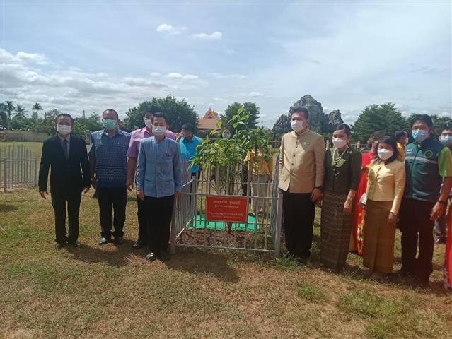 ผู้ว่าฯ นครพนม จับมือกงสุลใหญ่สาธารณรัฐสังคมนิยมเวียดนามประจำจังหวัดขอนแก่น เปิดพิธีปลูกต้นไม้เพื่อรำลึก 45 ปี แห่งการสถาปนาความสัมพันธ์ทางการทูตไทย – เวียดนาม