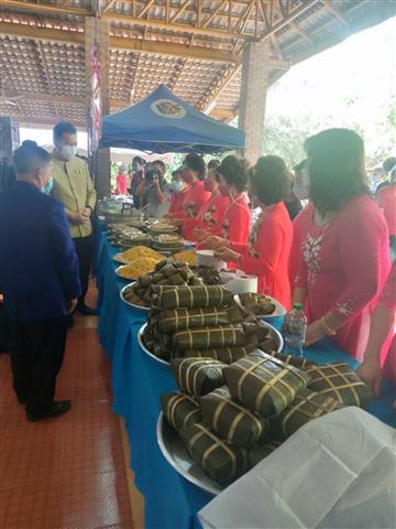 ผู้ว่าฯ นครพนม จับมือกงสุลใหญ่สาธารณรัฐสังคมนิยมเวียดนามประจำจังหวัดขอนแก่น เปิดพิธีปลูกต้นไม้เพื่อรำลึก 45 ปี แห่งการสถาปนาความสัมพันธ์ทางการทูตไทย – เวียดนาม