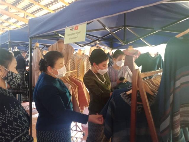 ผู้ว่าฯ นครพนม จับมือกงสุลใหญ่สาธารณรัฐสังคมนิยมเวียดนามประจำจังหวัดขอนแก่น เปิดพิธีปลูกต้นไม้เพื่อรำลึก 45 ปี แห่งการสถาปนาความสัมพันธ์ทางการทูตไทย – เวียดนาม
