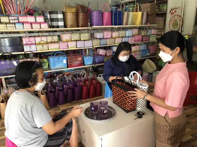 พช.นครพนม ติดตาม สนับสนุนการดำเนินงานพัฒนาศักยภาพผู้ประกอบการสู่ยุค 4.0
