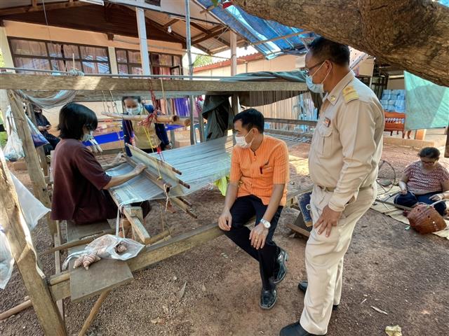 พช.นครพนม ติดตาม สนับสนุนการดำเนินงานพัฒนาศักยภาพผู้ประกอบการสู่ยุค 4.0