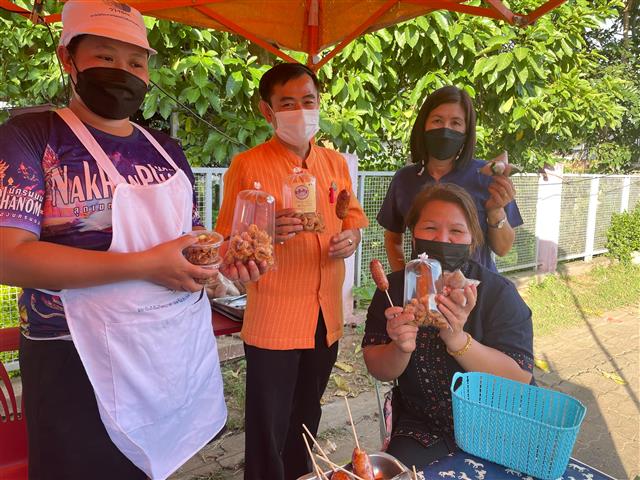 พช.นครพนม ติดตาม สนับสนุนการดำเนินงานพัฒนาศักยภาพผู้ประกอบการสู่ยุค 4.0