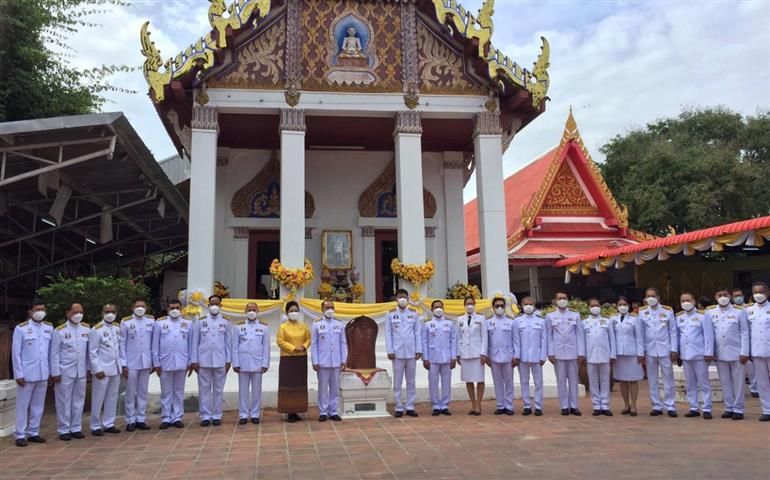 พช.นครพนม ร่วมพิธีถวายผ้ากฐินพระราชทาน กรมการพัฒนาชุมชน ประจำปี พ.ศ.2564