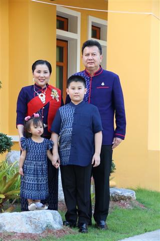 พ่อเมืองนครพนม นำทัพเดินหน้าส่งเสริมการใช้และสวมใส่ผ้าไทย ตามพระดำริสมเด็จพระเจ้าลูกเธอ เจ้าฟ้าสิริวัณณวรี นารีรัตนราชกัญญา “ผ้าไทยใส่ให้สนุก” และตามมติคณะรัฐมนตรี เมื่อวันที่ 9 มิถุนายน 2563