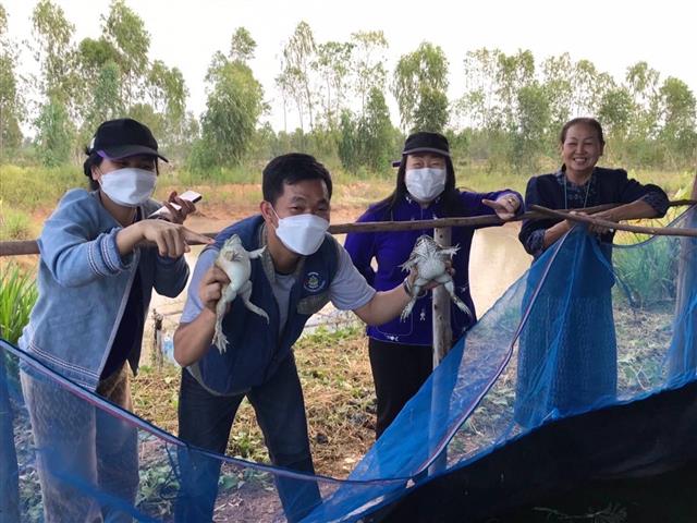 “โคก หนอง นา คือ ทางรอด”(คำตอบอยู่ที่ชุมชน) นครพนมทีมลงพื้นที่ชื่นชมและเสริมพลังสร้างความมั่นคงทางอาหาร จากการดำเนินงานศูนย์เรียนรู้ทฤษฎีใหม่ ประยุกต์สู่ ”โคก หนอง นา พัฒนาชุมชน”