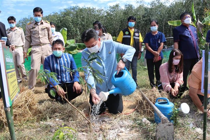ผู้ว่าฯ นครพนม นำชื่นชมความสำเร็จการพัฒนาศูนย์เรียนรู้ทฤษฎีใหม่ ประยุกต์สู่ “โคก หนอง นา โมเดล” แก้แล้งแก้น้ำท่วม หนุนพัฒนาคุณภาพชีวิตครัวเรือน “ชีวิตมั่นคง ครอบครัวมั่งคั่ง ชุมชนยั่งยืน”